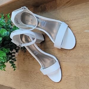 Worthington Beckwith Block Heel |  Size 6W |  White